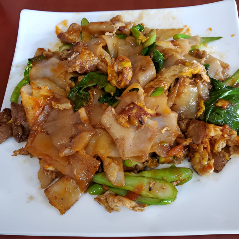 Mercy Thai Restaurant's Pad See Ew with wide noodles, meat, egg, and green vegetables.
